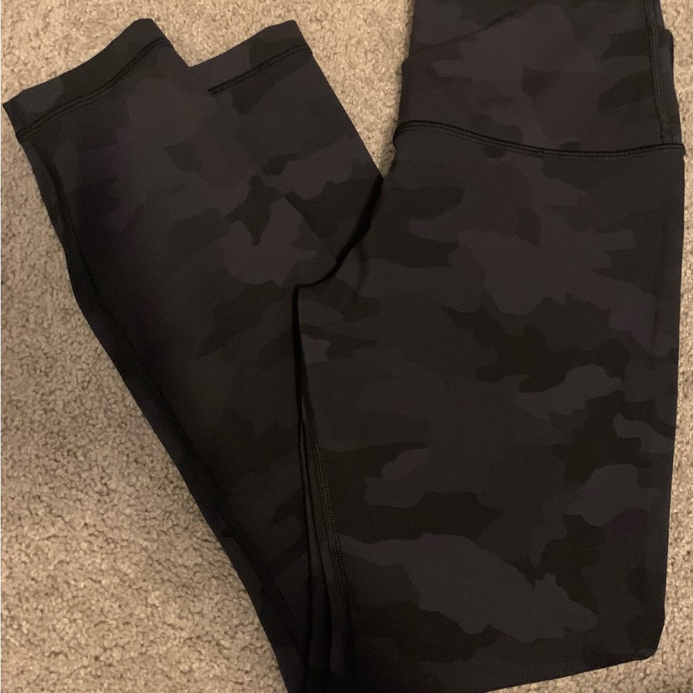 Lululemon Wunder Under 25”